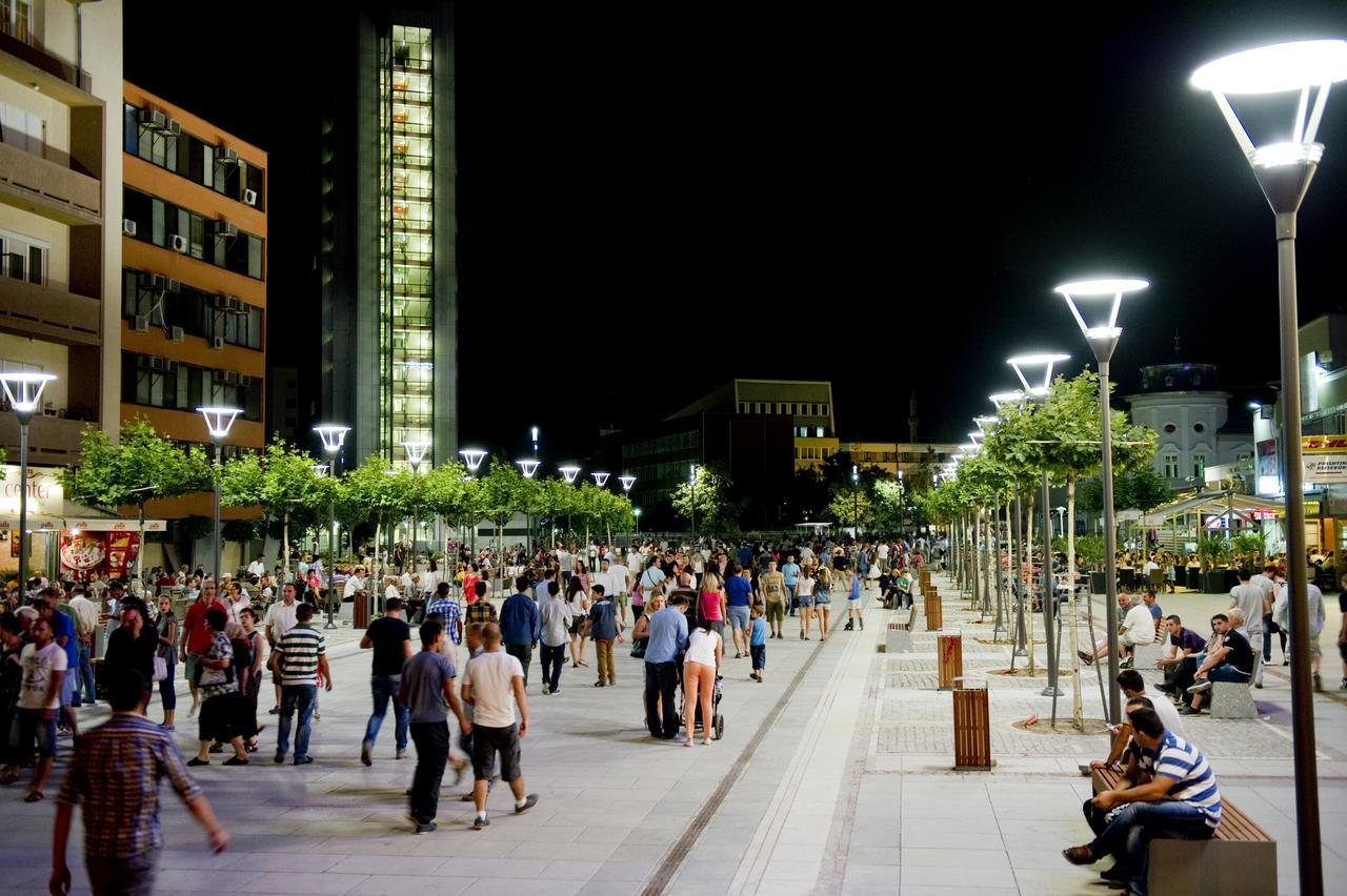 Boulevard Prishtina Enes Pristina Kültér fotó